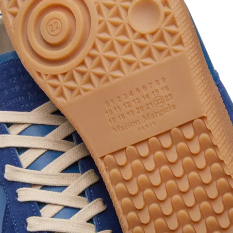 22 Replica Low Sneaker