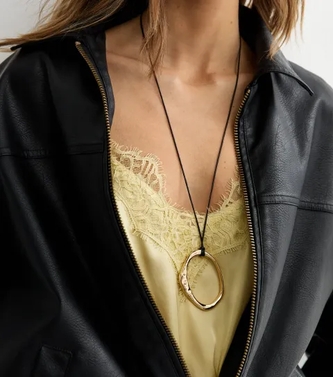 New Look Gold Tone Oval Pendant Rope Necklace