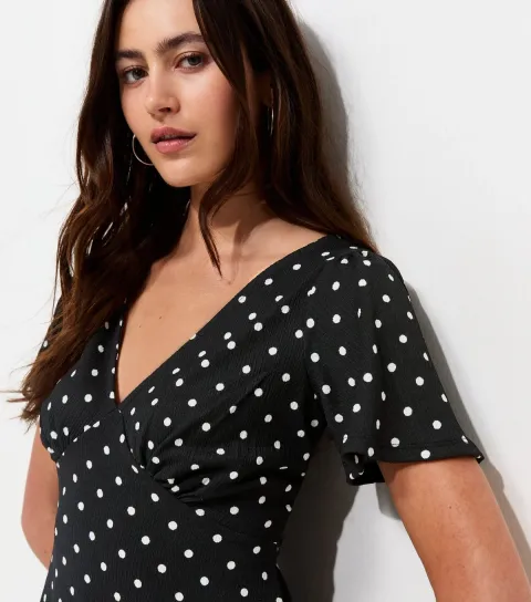 Women's Black Crinkled Polka Dot Flutter Sleeve Tea Blouse