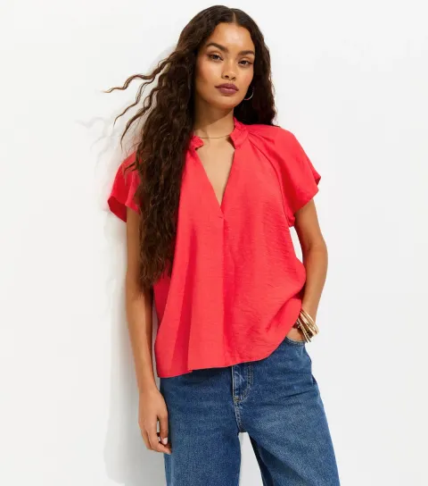 Women's Petite Dark Pink Flutter Sleeve Blouse