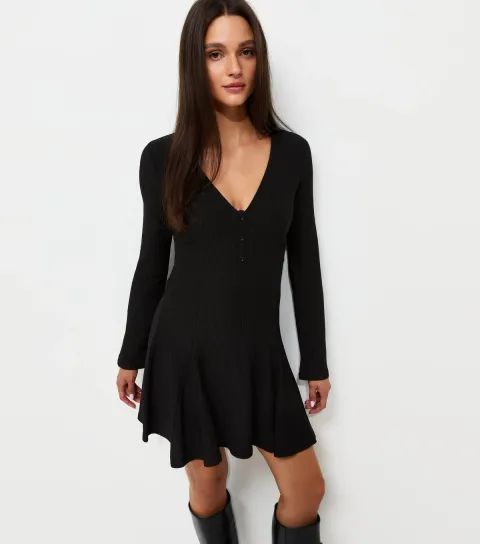 Women's Black Long Sleeve Crinkle Texture V-Neck Flared Mini Dress