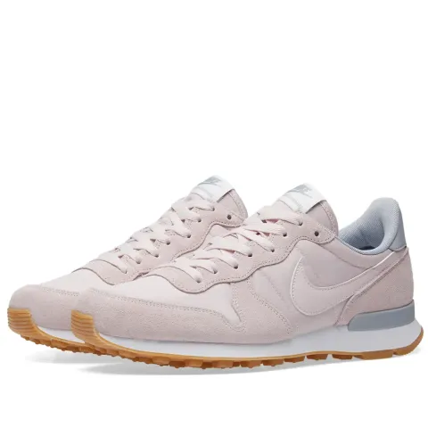 Internationalist W