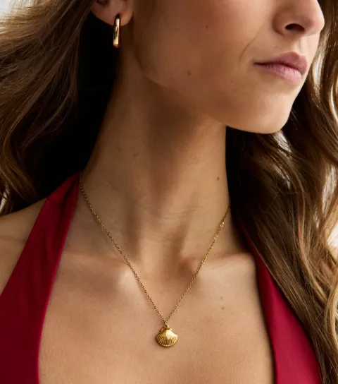 Gold Tone Waterproof Shell Pendant Necklace