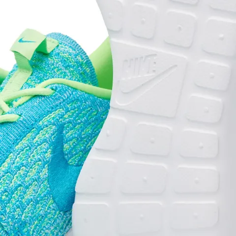 W Roshe One Flyknit