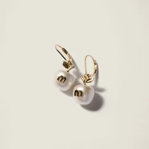 Metal earrings with pendant