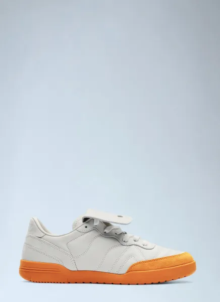 586i Sneakers