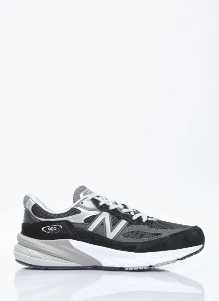 990 Sneakers