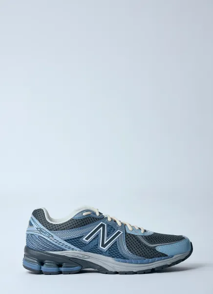 860v2 Sneakers