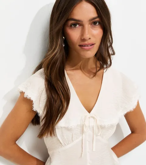 Women's Petite Cream Crinkle Texture Faux Button Lace Cape Blouse