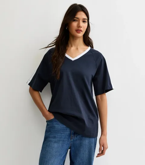 New Look Women's Navy V-Neck Football T-Shirt