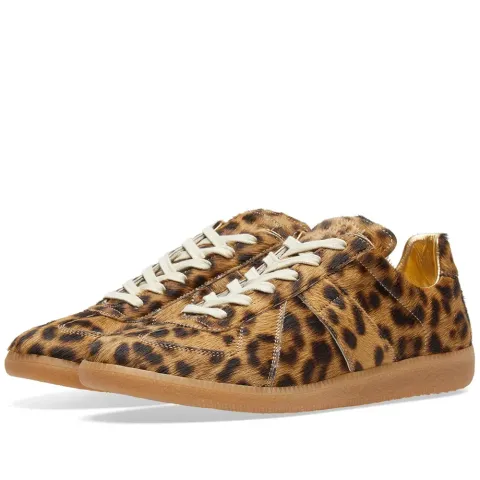 22 Replica Low Sneaker