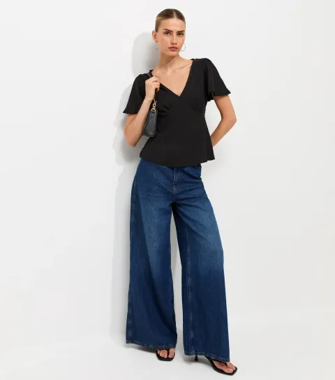 Women's Black Crinkled Flutter Sleeve V-Neck Tea Top