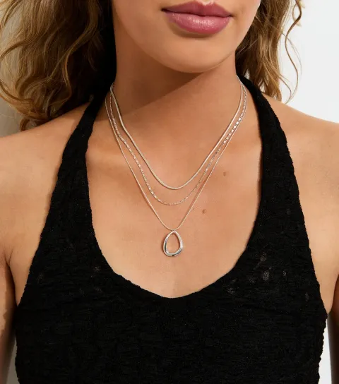 Silver Tone Triple Layer Oval Pendant Necklace