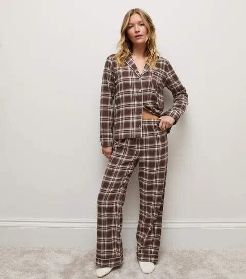 New Look Women's Brown Cotton Rich Check Revere Collar Long Sleeve and Trousers Pyjama Set