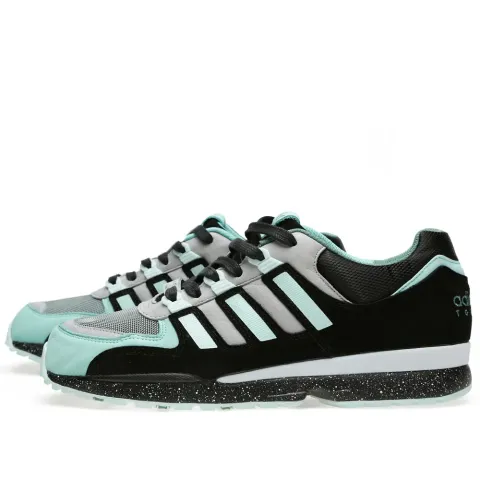 x Sneaker Freaker Torsion Integral S