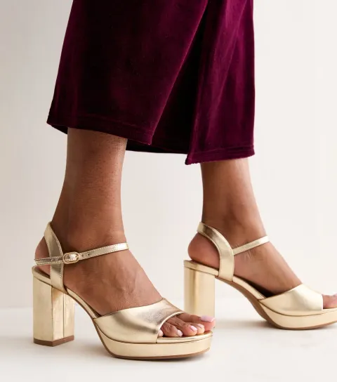 New Look Women's Gold Faux Leather Platform Sole Sandals Vegan