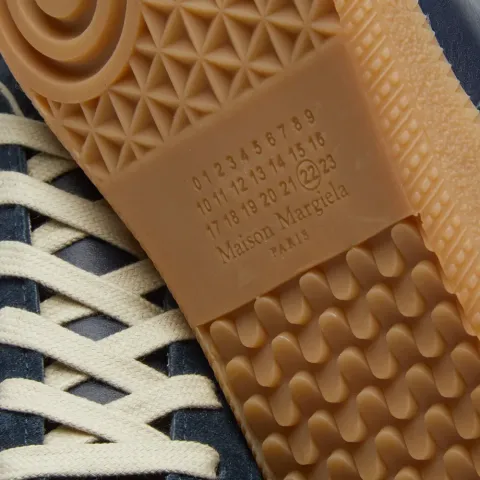 22 Replica Low Sneaker