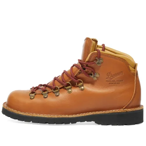Mountain Pass Boot