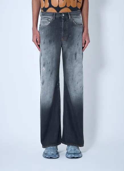2021M Distressed Jeans