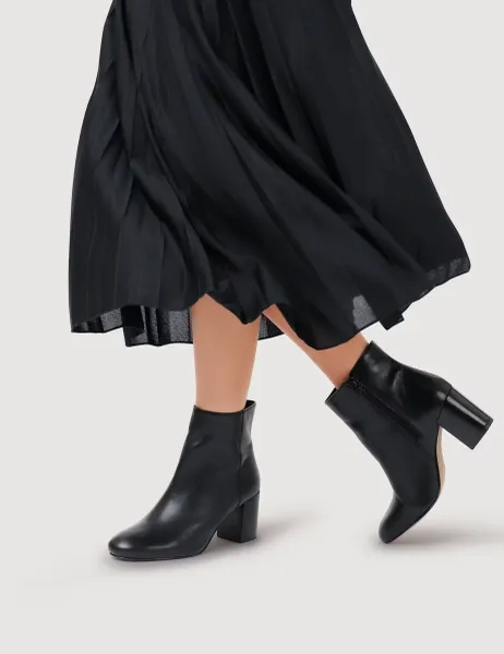 Jones Bootmaker Wide Fit Leather Block Heel Ankle Boots Black
