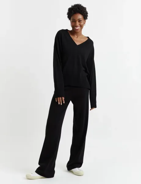 Chinti & Parker Wool Rich Wide Leg Relaxed Joggers with Cashmere Black