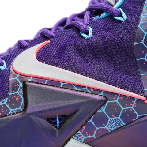 LeBron XI 'Hornets'