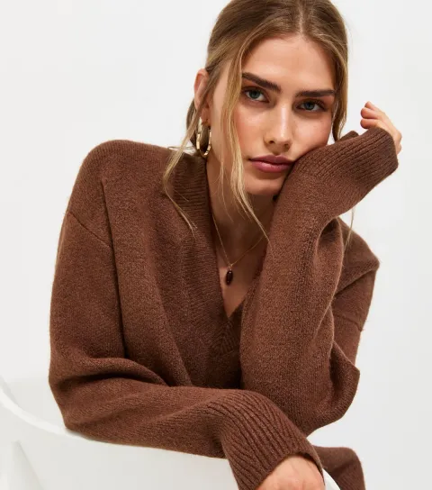 New Look Women's Rust Compact Knit Oversized V-Neck Jumper