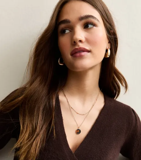 Gold Tone Multi Layer Tortoiseshell Circle Pendant Necklace