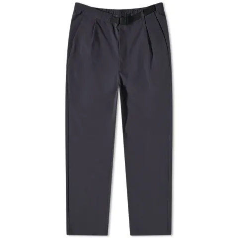 One Tuck Tapered Stretch Pant