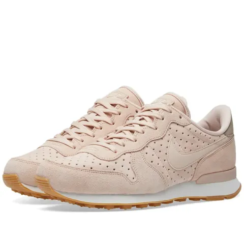 Internationalist Premium W