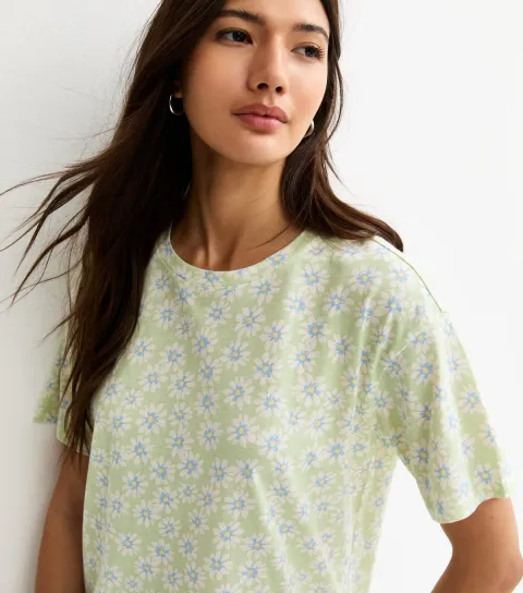 Women's Green Cotton Daisy Print T-Shirt