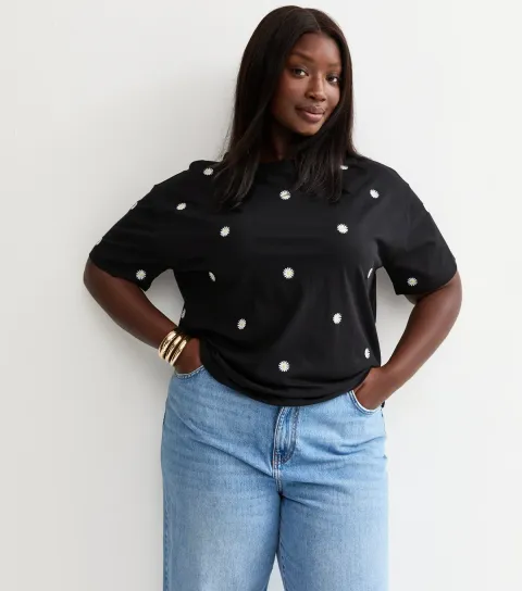 Women's Plus Size Black Daisy Embroidered Boxy T-shirt Curves