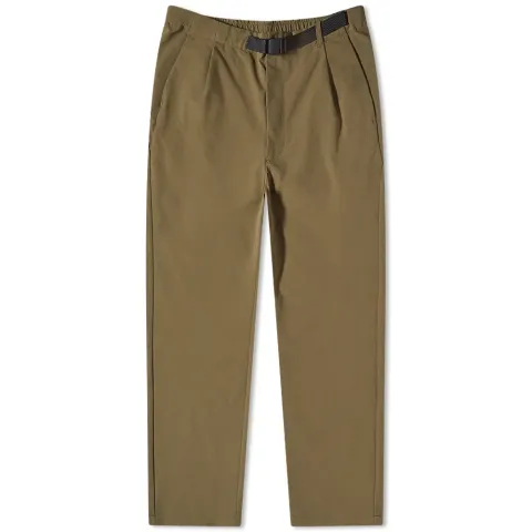 One Tuck Tapered Stretch Pant