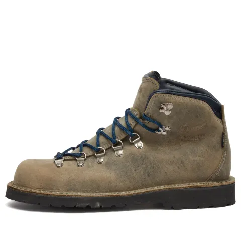 Mountain Pass Boot