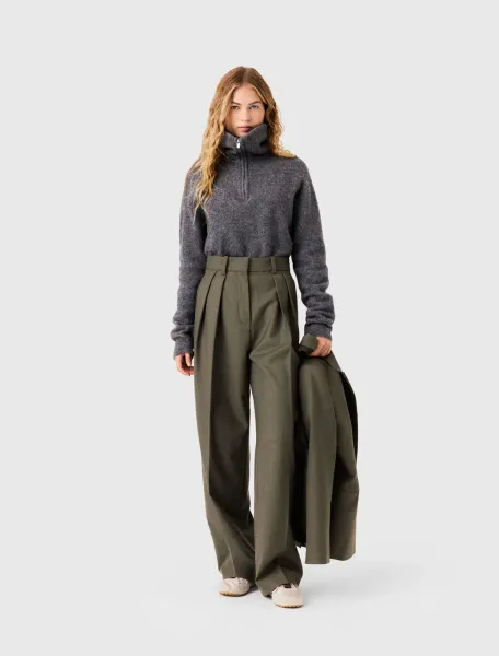 Wide-leg suit trousers with pleats