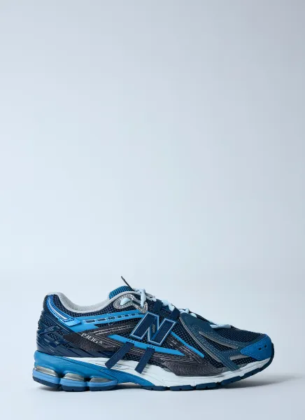 1906A Sneakers