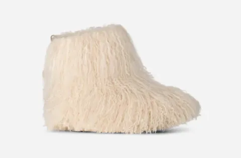 Ugg Classic Short Fluff Momma for Women, Shearling/Polyester/Wool