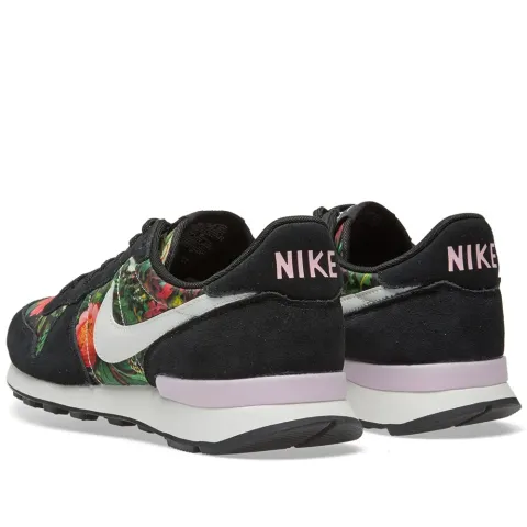 W Internationalist Premium