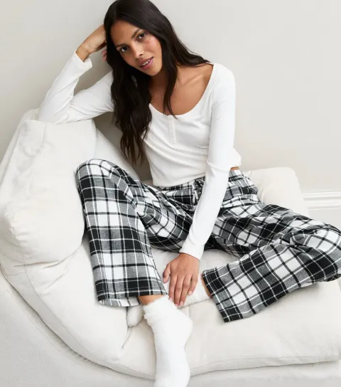 New Look Women's Black Cotton Woven Flannel Checked Pyjama Trousers