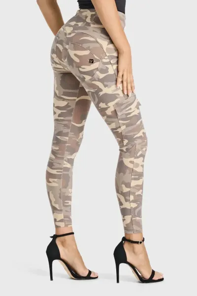 Freddy WRUP Cargo Fashion - High Waisted - 7/8 Length - Sand Camo