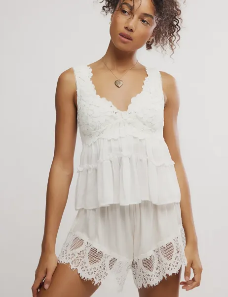 Lace Trim Tiered Peplum Hem Camisole Cream