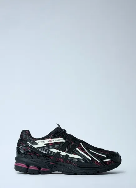 1906A Sneakers