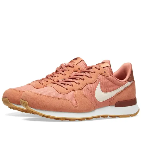 Internationalist W