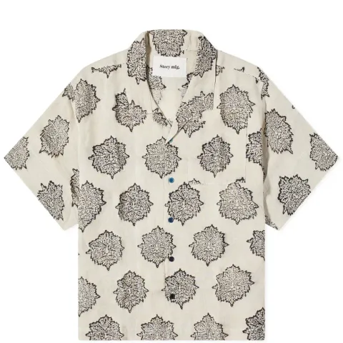 Story mfg. Greetings Green Man Vacation Shirt