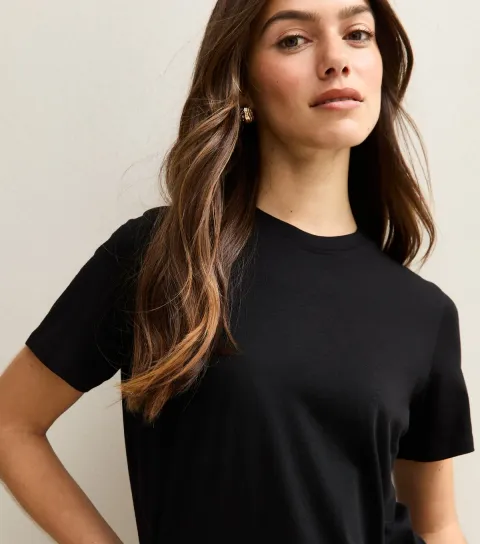 New Look Women's Petite Black Relaxed Crew Neck T-Shirt