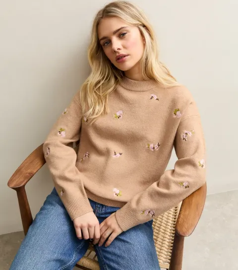 Women's Camel Flower Embroidered Lightweight Jumper