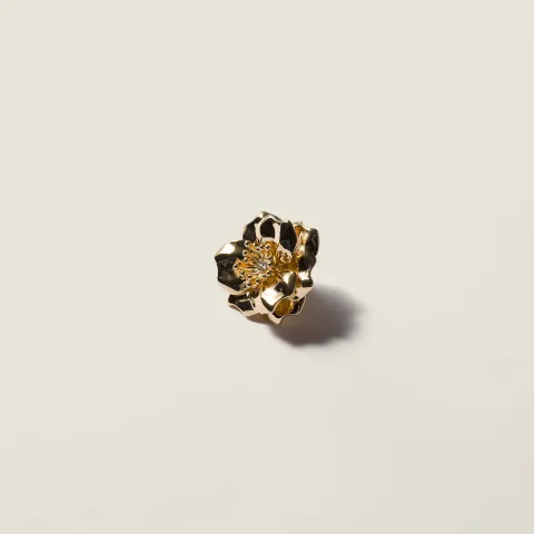 Metal brooch