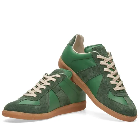 22 Replica Low Sneaker