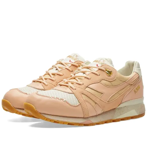 x Feature N9000 'Strawberry'