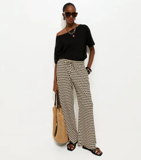 Women's Black Geometric Crinkle Wide Leg Trousers